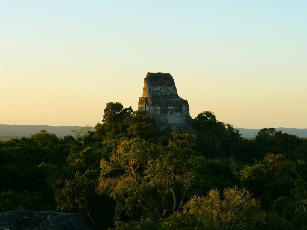 Tikal au lever du soleil