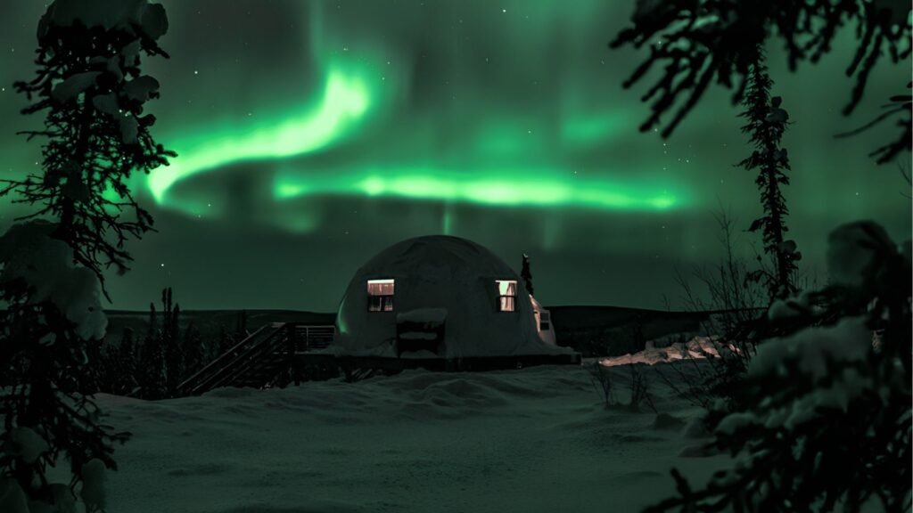 Observer les aurores boréales au sein du Borealis Basecamp de Fairbanks